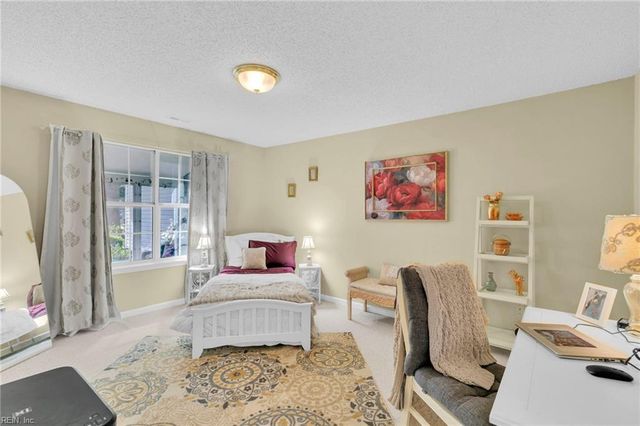 862 Gleneagles DR, Newport News, VA 23602