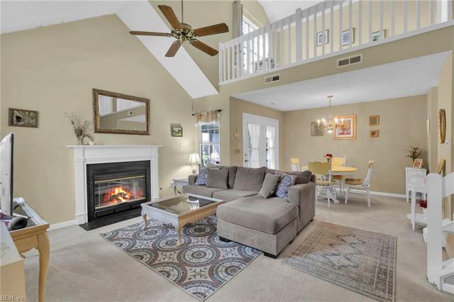 862 Gleneagles DR, Newport News, VA 23602