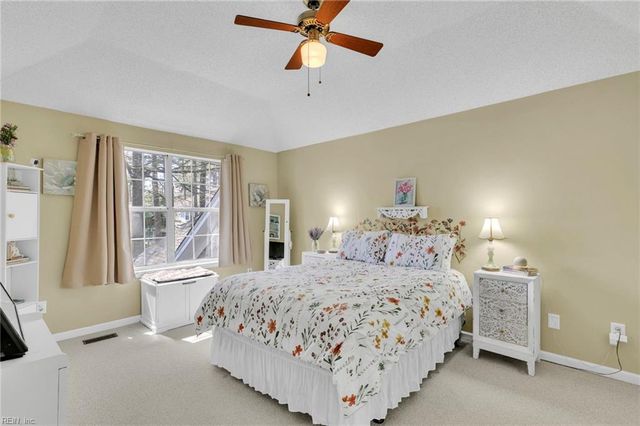 862 Gleneagles DR, Newport News, VA 23602