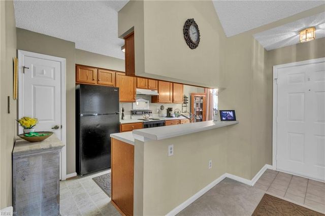 862 Gleneagles DR, Newport News, VA 23602