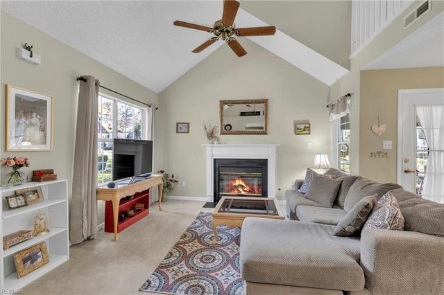 862 Gleneagles DR, Newport News, VA 23602