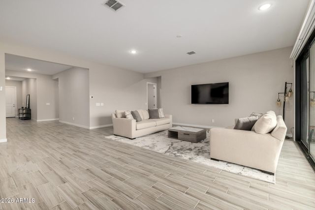 8026 W NICOLET Avenue, Glendale, AZ 85303