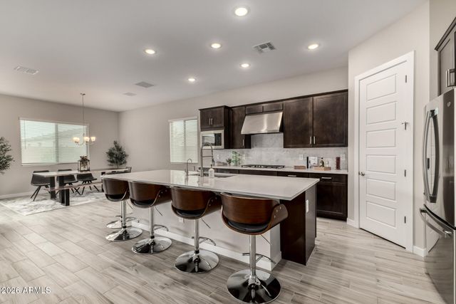 8026 W NICOLET Avenue, Glendale, AZ 85303