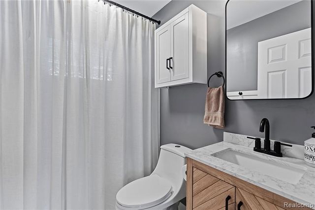 1043 Arthur Drive, Troy, MI 48083