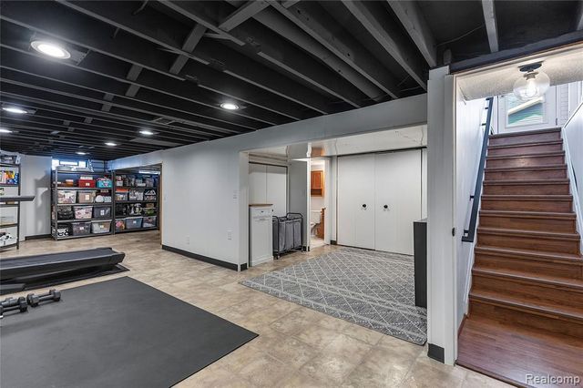 1043 Arthur Drive, Troy, MI 48083