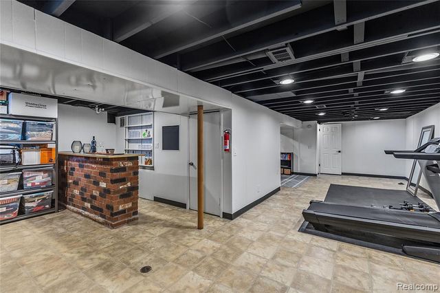 1043 Arthur Drive, Troy, MI 48083