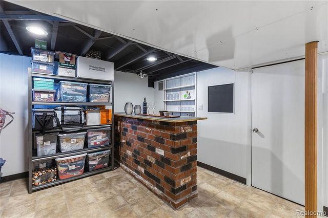 1043 Arthur Drive, Troy, MI 48083