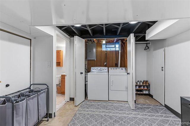 1043 Arthur Drive, Troy, MI 48083