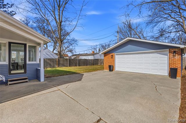 1043 Arthur Drive, Troy, MI 48083