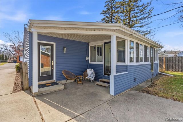 1043 Arthur Drive, Troy, MI 48083