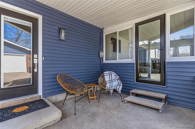 1043 Arthur Drive, Troy, MI 48083