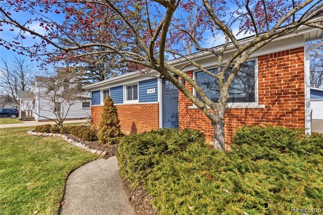 1043 Arthur Drive, Troy, MI 48083