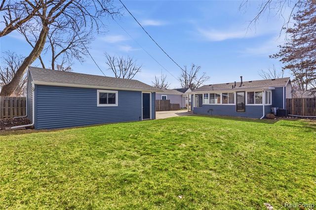 1043 Arthur Drive, Troy, MI 48083