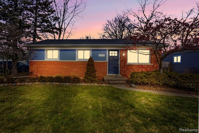 1043 Arthur Drive, Troy, MI 48083