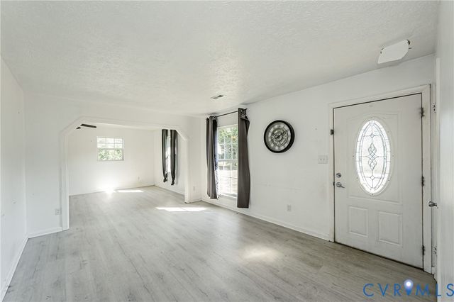 8624 Warrior Rd, Quinton, VA 23141