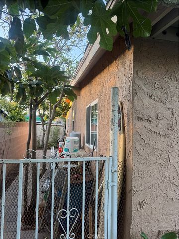 1745 Raymar, Santa Ana, CA 92703