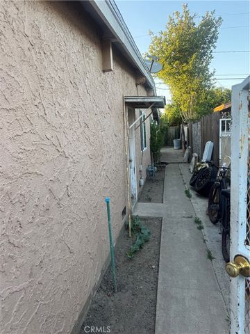 1745 Raymar, Santa Ana, CA 92703