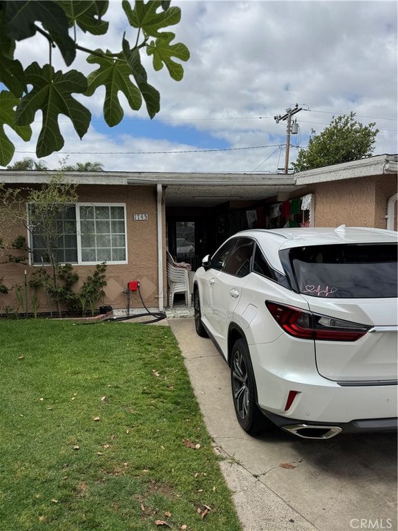 1745 Raymar, Santa Ana, CA 92703