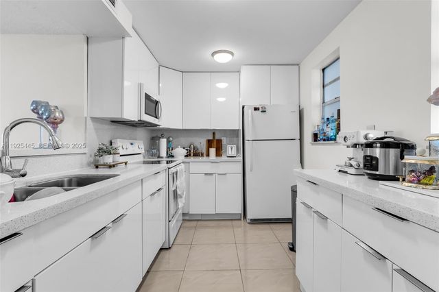 14180 SW 84th St 205-G, Miami, FL 33183