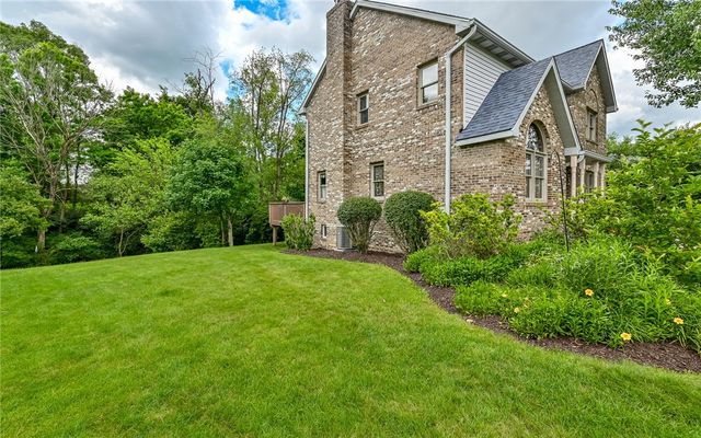 212 Whitehaven Dr, Richland, PA 15044