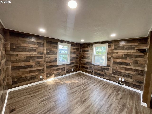 13900 Se HIGHWAY 212 31, Clackamas, OR 97015