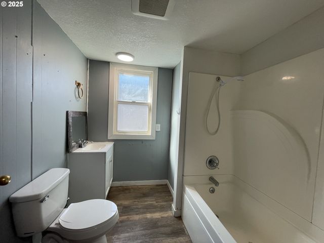 13900 Se HIGHWAY 212 31, Clackamas, OR 97015