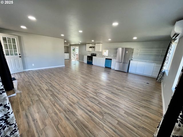 13900 Se HIGHWAY 212 31, Clackamas, OR 97015