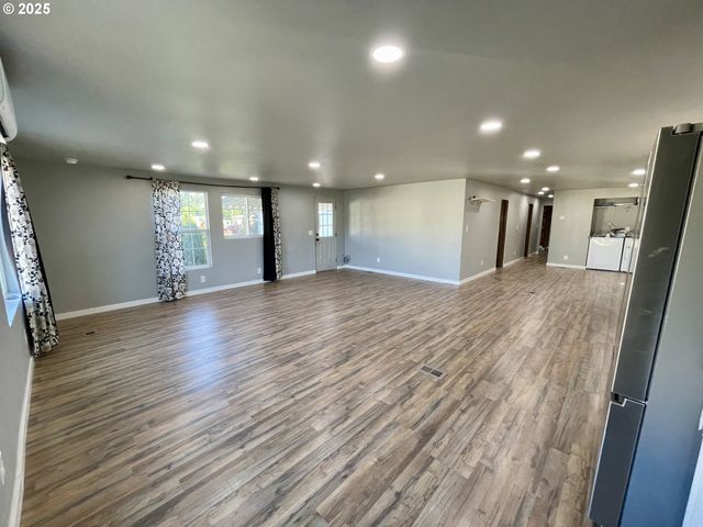 13900 Se HIGHWAY 212 31, Clackamas, OR 97015