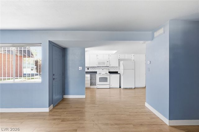 4622 Grand Drive 3, Las Vegas, NV 89169