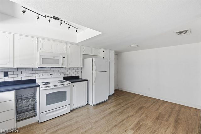 4622 Grand Drive 3, Las Vegas, NV 89169