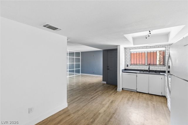 4622 Grand Drive 3, Las Vegas, NV 89169