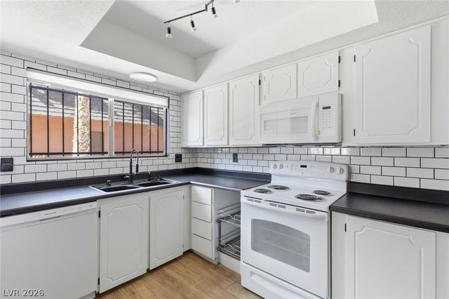 4622 Grand Drive 3, Las Vegas, NV 89169