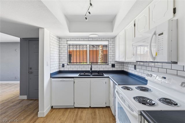 4622 Grand Drive 3, Las Vegas, NV 89169