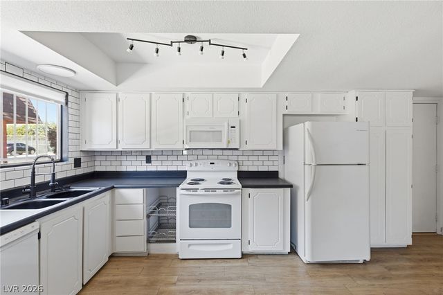 4622 Grand Drive 3, Las Vegas, NV 89169