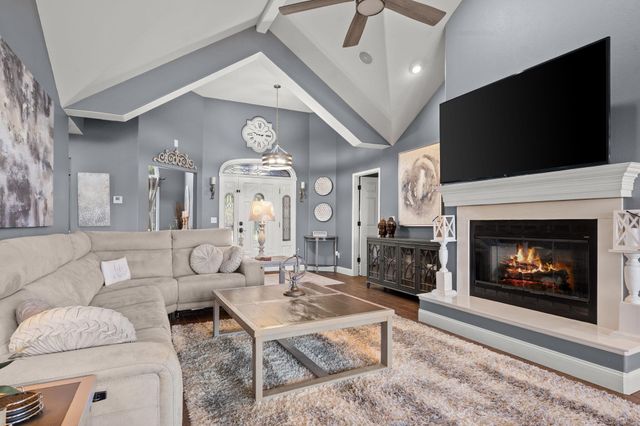 1209 Ledgestone Circle, Branson West, MO 65737