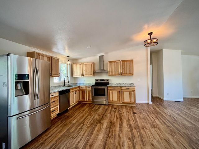 581 Azalea Drive, Grants Pass, OR 97526