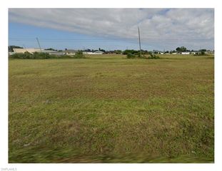 1037 NE 8th ST, Cape Coral, FL 33909