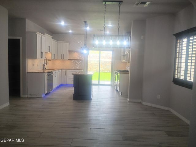 7612 Dawnlight Lane, El Paso, TX 79911