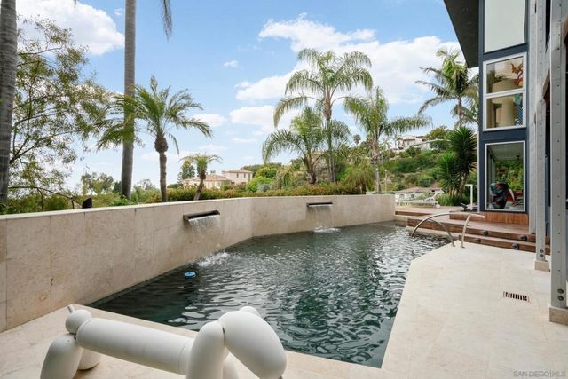 7116 Country Club Drive, La Jolla, CA 92037