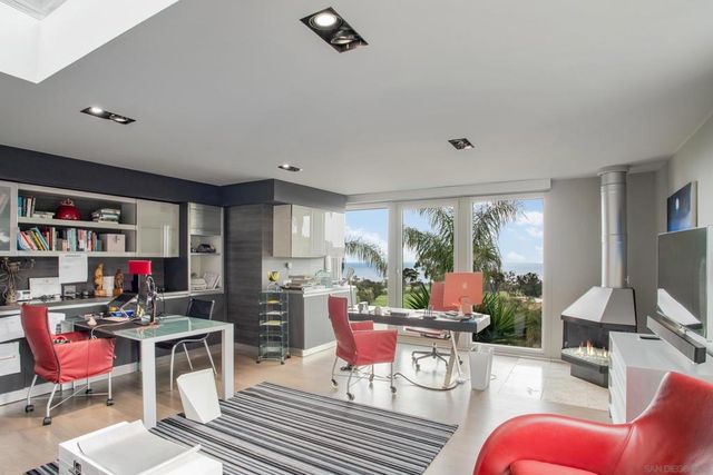 7116 Country Club Drive, La Jolla, CA 92037