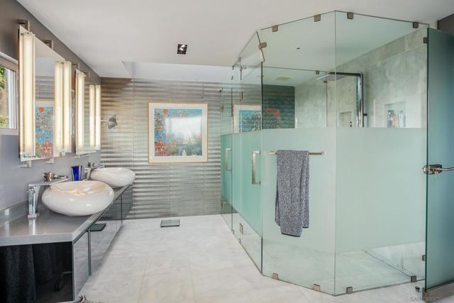 7116 Country Club Drive, La Jolla, CA 92037