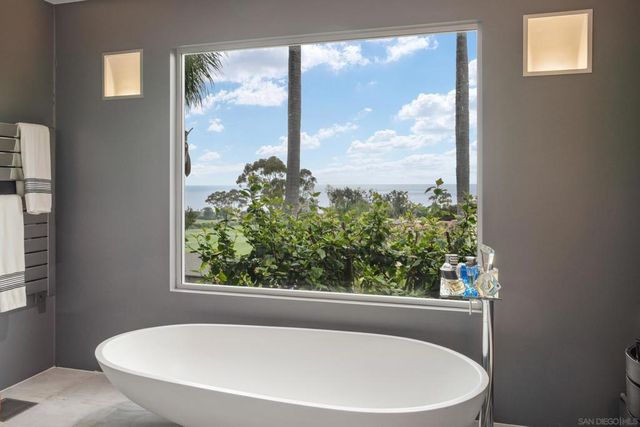 7116 Country Club Drive, La Jolla, CA 92037