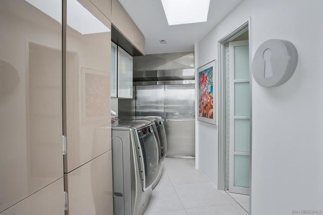 7116 Country Club Drive, La Jolla, CA 92037