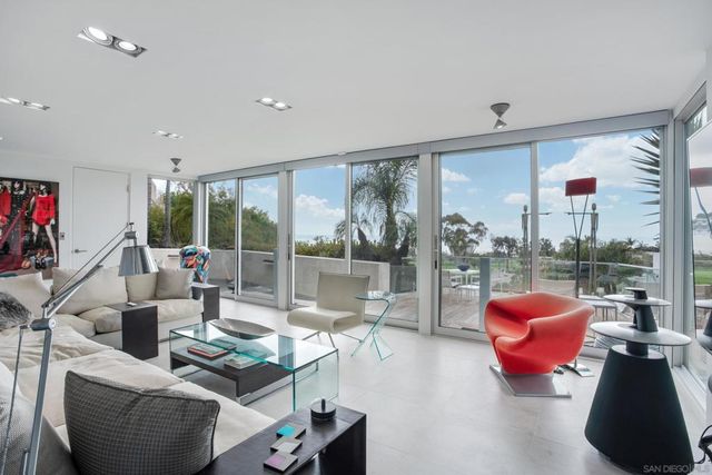 7116 Country Club Drive, La Jolla, CA 92037