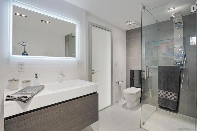 7116 Country Club Drive, La Jolla, CA 92037