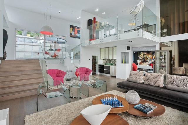 7116 Country Club Drive, La Jolla, CA 92037