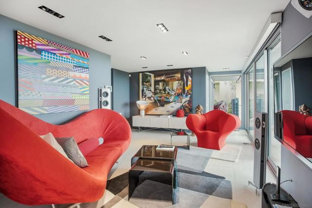 7116 Country Club Drive, La Jolla, CA 92037