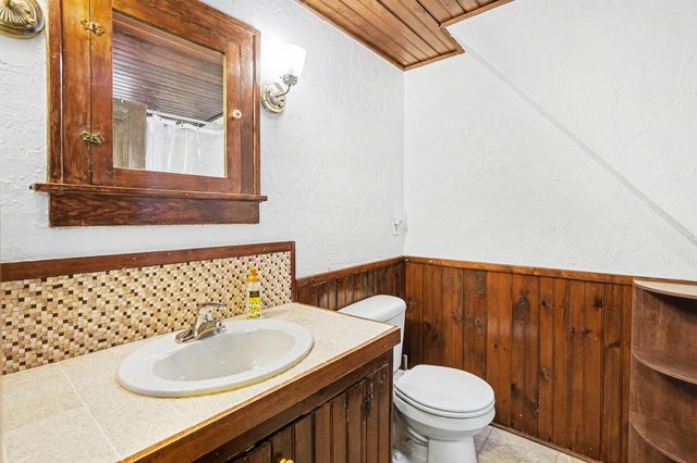 529 Pinecrest Street, Holland Twp, MI 49424