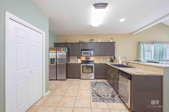 689 Ridgewood Drive, Daphne, AL 36526
