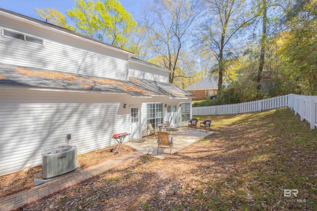 689 Ridgewood Drive, Daphne, AL 36526